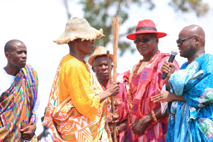 La passation du pouvoir entre Nigbessi et leurs cadets Bodj'l La passation du pouvoir entre Nigbessi et leurs cadets Bodj'l