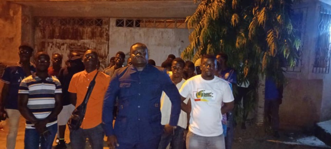 Des jeunes du RHDP devant son domicile avertissent "que ce soit ta dernière fois sinon..." Des jeunes du RHDP devant son domicile avertissent "que ce soit ta dernière fois sinon..."