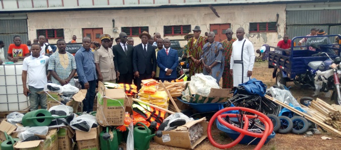 Sous projets Waca/419 millions F à 1219 villageois pour contourner l'érosion marine Sous projets Waca/419 millions F à 1219 villageois pour contourner l'érosion marine