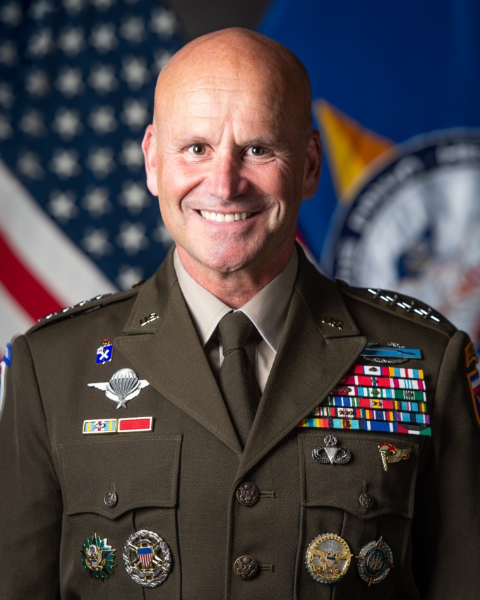 Le général Christopher Cavoli, Commandement des forces des États-Unis en Europe (EUCOM), (Photo U.S. Department of Defense) Le général Christopher Cavoli, Commandement des forces des États-Unis en Europe (EUCOM), (Photo U.S. Department of Defense)