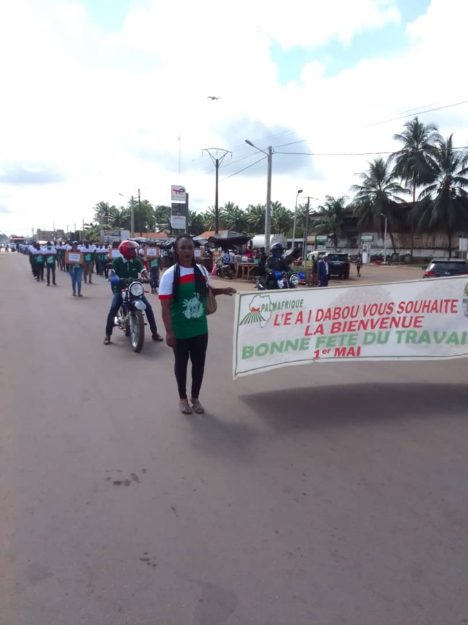 Les travailleurs ont défilé à l'occasion de la fête des travailleurs Les travailleurs ont défilé à l'occasion de la fête des travailleurs