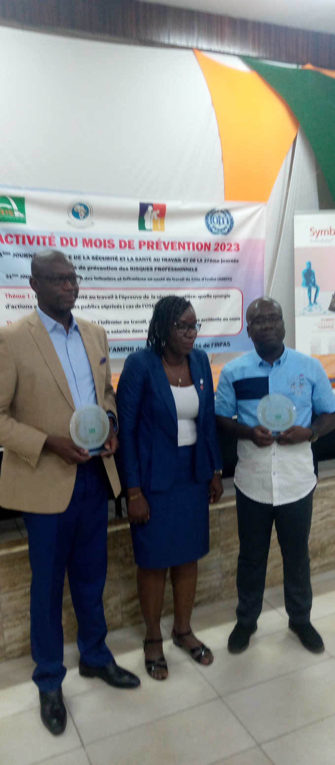 Mme Koudou Josiane (pdte Ipsdh) et les spécialistes en santé au travail Mme Koudou Josiane (pdte Ipsdh) et les spécialistes en santé au travail