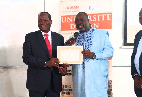 Les étudiants de l’Université polytechnique  de Man en Côte d’Ivoire  à l’école de l’ Agro -industrie. Les étudiants de l’Université polytechnique  de Man en Côte d’Ivoire  à l’école de l’ Agro -industrie.