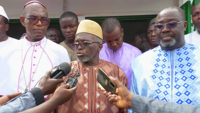 Les dignitaires religieux en pleine interview Les dignitaires religieux en pleine interview