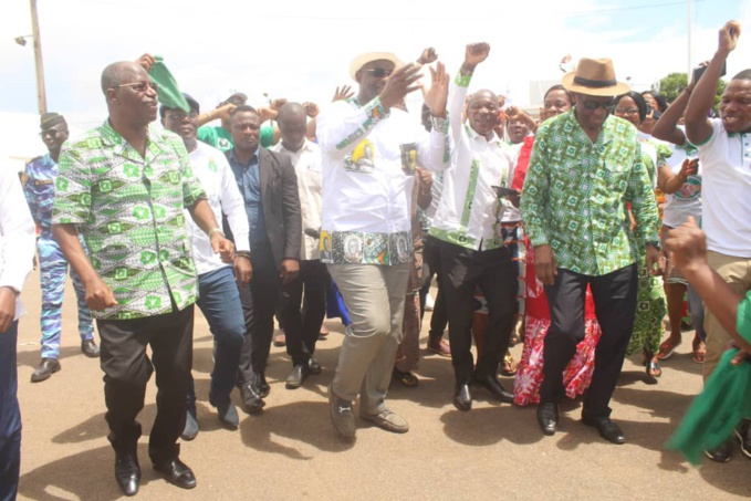 Pr Kakou Guikahué a pris un véritable bain de foule avec les militants Pr Kakou Guikahué a pris un véritable bain de foule avec les militants