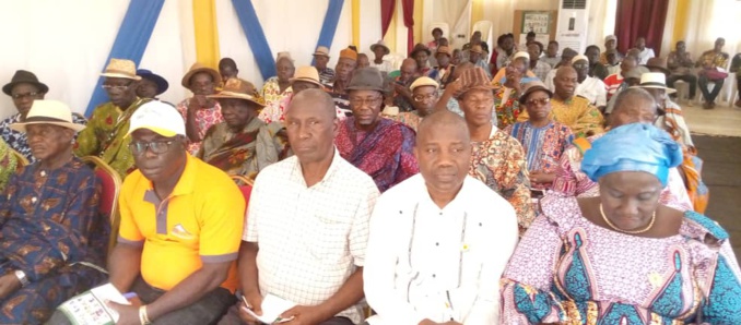 Les représentants des partis politiques et la chefferie présents à cette rencontre d'informations Les représentants des partis politiques et la chefferie présents à cette rencontre d'informations