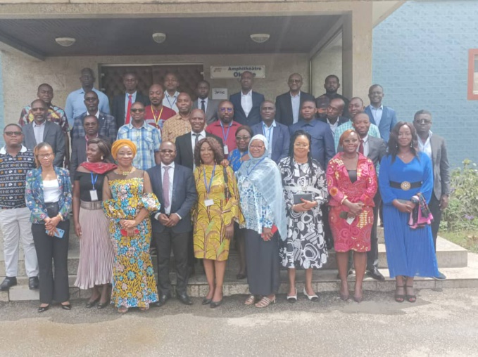 Photo de famille des participants à l'Atelier de Bassam Photo de famille des participants à l'Atelier de Bassam
