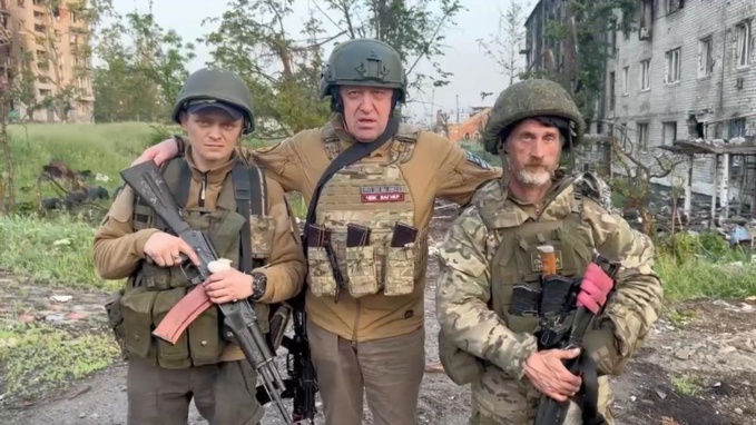 le fondateur de la milice Wagner appelle au "soulèvement" contre le commandement militaire russe