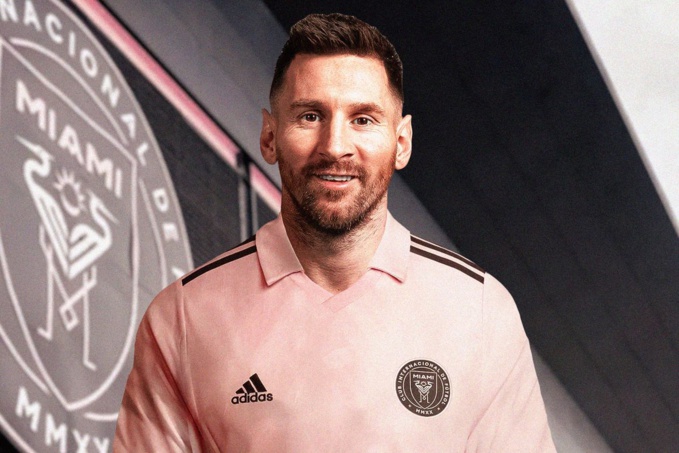 La réaction de Lionel Messi après avoir été pris pour cible par les supporters parisiens La réaction de Lionel Messi après avoir été pris pour cible par les supporters parisiens