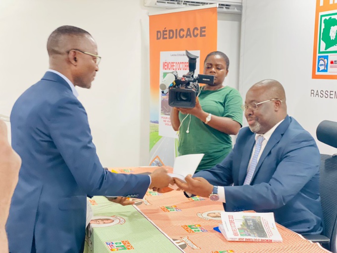 Séance de dédicace Séance de dédicace