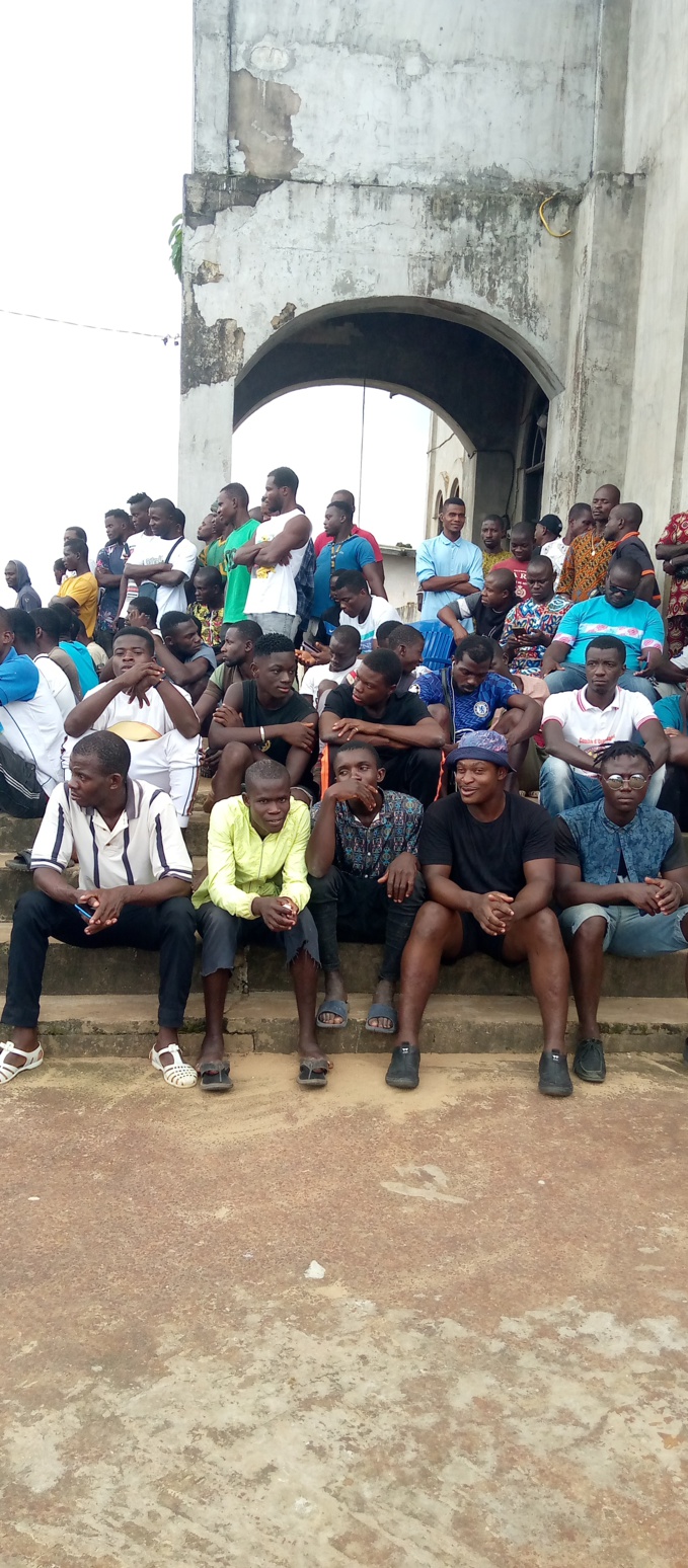 Les jeunes sont sortis très nombreux pour écouter la méditation du ministre gouverneur, Lohouess Essoh Vincent Les jeunes sont sortis très nombreux pour écouter la méditation du ministre gouverneur, Lohouess Essoh Vincent