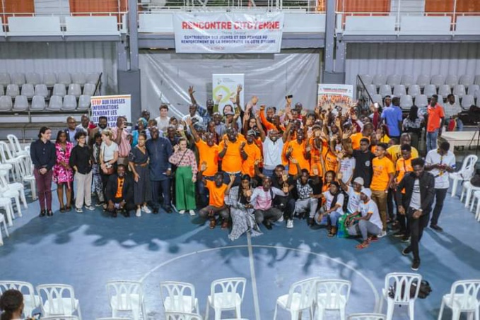 La coordination Tournons la plage avec les activistes et une fondation africaine