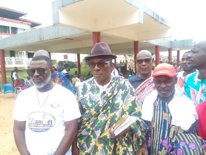 Le commissaire général de Mani-lel, Alain Loba ( à gauche), a reçu les assurances du chef de Orbaff Le commissaire général de Mani-lel, Alain Loba ( à gauche), a reçu les assurances du chef de Orbaff