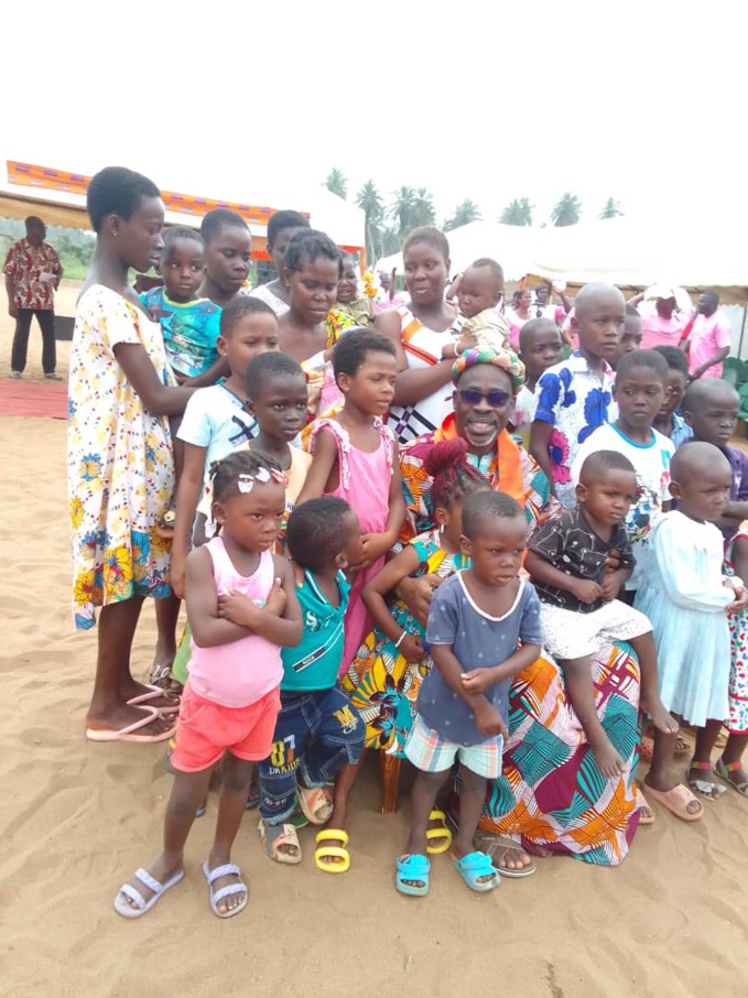 Jacqueville/ Après son investiture le candidat Rhdp présente son " gouvernement". Jacqueville/ Après son investiture le candidat Rhdp présente son " gouvernement".