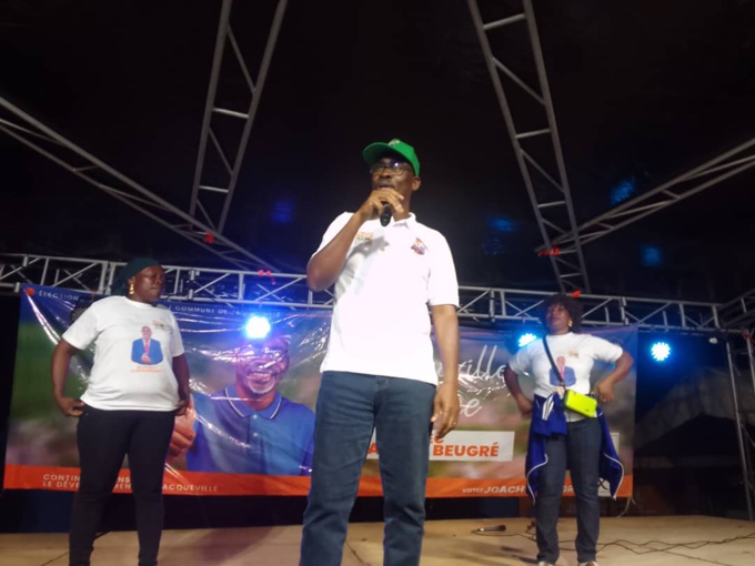 Giga meeting de clôture à Jacqueville/ Joachim Beugré (Rhdp) laissé un grand message à ses adversaires. Giga meeting de clôture à Jacqueville/ Joachim Beugré (Rhdp) laissé un grand message à ses adversaires.