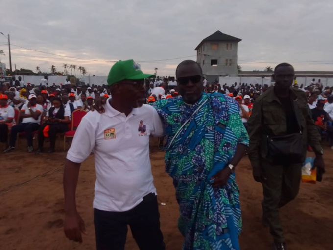 Giga meeting de clôture à Jacqueville/ Joachim Beugré (Rhdp) laissé un grand message à ses adversaires. Giga meeting de clôture à Jacqueville/ Joachim Beugré (Rhdp) laissé un grand message à ses adversaires.