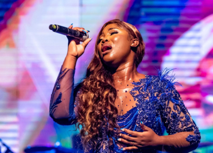 Roselyne Layo a enflammé le public à Grand Lahou Roselyne Layo a enflammé le public à Grand Lahou