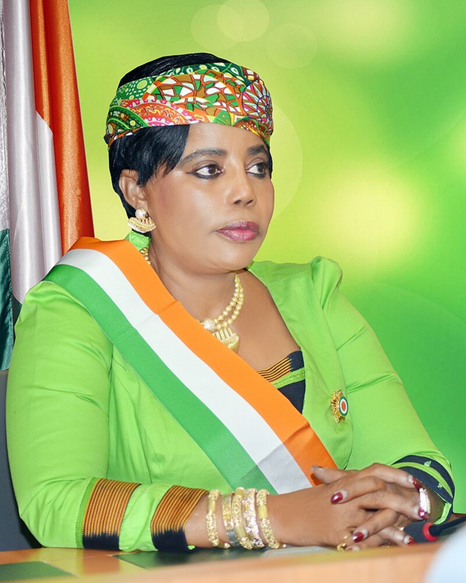 Mme Aka Véronique revient aux affaires Mme Aka Véronique revient aux affaires