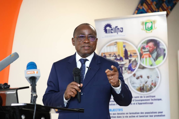 Le ministre N'Guessan Koffi de l'enseignement technique, professionnel et de l'apprentissage Le ministre N'Guessan Koffi de l'enseignement technique, professionnel et de l'apprentissage