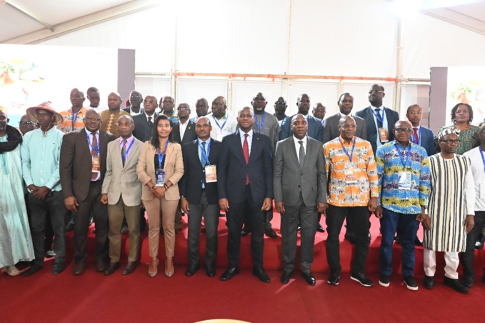 Photo de famille journée MiRAH au SARA 2023 Photo de famille journée MiRAH au SARA 2023