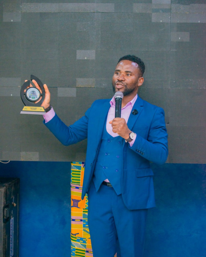 Dédicace/ J P Agoussi présente les merveilles du monde agricole. L'humoriste Boukary fait ambassadeur du monde agricole Dédicace/ J P Agoussi présente les merveilles du monde agricole. L'humoriste Boukary fait ambassadeur du monde agricole