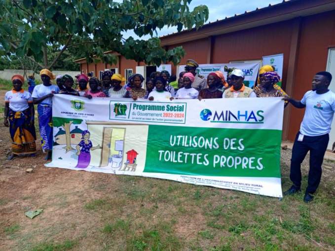 Sinématiali/Les populations sensibilisées à l'utilisation des latrines Sinématiali/Les populations sensibilisées à l'utilisation des latrines
