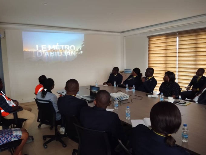 Métro d'Abidjan/ Des étudiants visitent le chantier