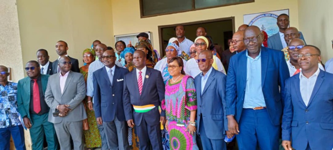 Conseil régional des Grands Ponts/Le ministre Essis Emmanuel engage ses collaborateurs à l'efficacité et la transparence Conseil régional des Grands Ponts/Le ministre Essis Emmanuel engage ses collaborateurs à l'efficacité et la transparence