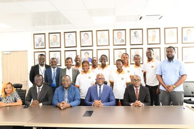 Le ministre délégué Adjé Silas encourage les tireurs à l'arc de continuer d'honorer la Côte d'Ivoire Le ministre délégué Adjé Silas encourage les tireurs à l'arc de continuer d'honorer la Côte d'Ivoire