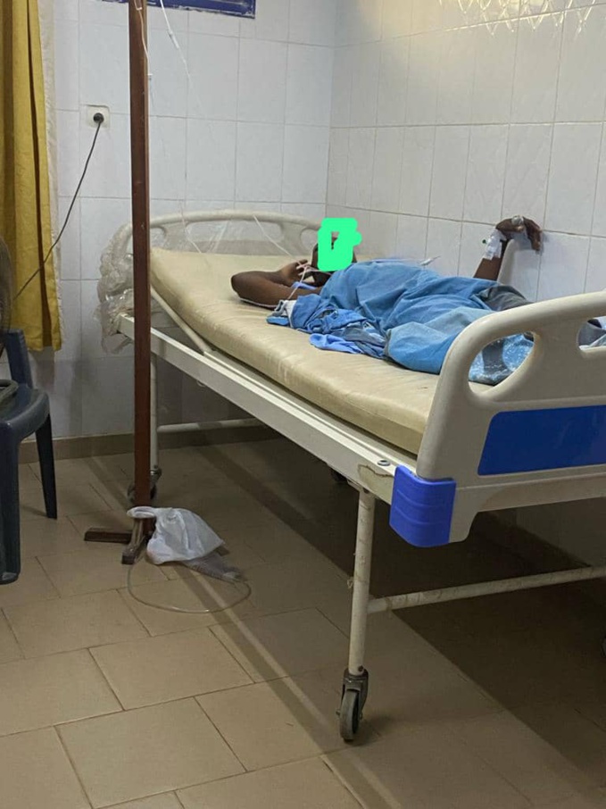 Dame A. M touchée à l'estomac à subi une opération chirurgicale Dame A. M touchée à l'estomac à subi une opération chirurgicale