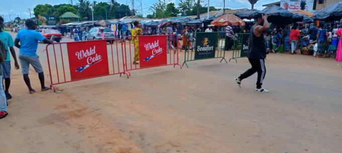 La voie de la côtière était coupée par la police municipale ce samedi La voie de la côtière était coupée par la police municipale ce samedi