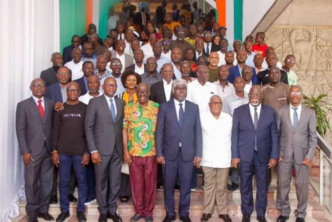 Le premier ministre, Beugré Mambé a demandé le soutien des gloires aux Éléphants Le premier ministre, Beugré Mambé a demandé le soutien des gloires aux Éléphants