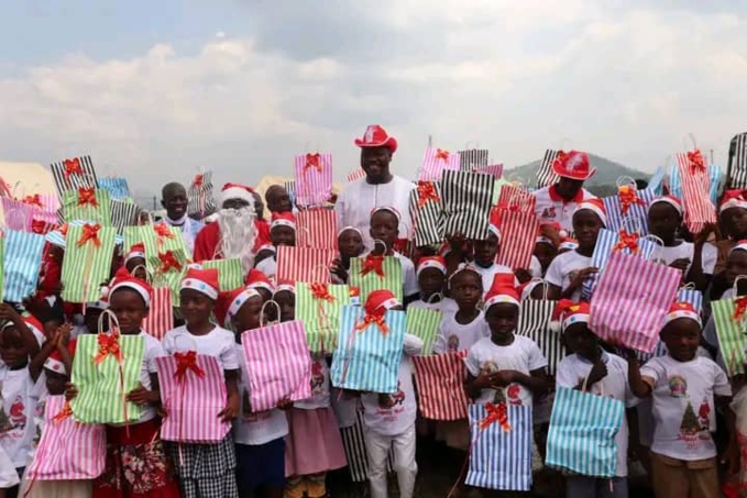 Dr. Dély Mamadou a communication avec les tout petits Dr. Dély Mamadou a communication avec les tout petits