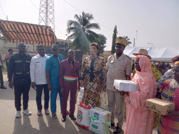 ... pour remettre des vivres et des non-vivres aux familles vulnérables ... pour remettre des vivres et des non-vivres aux familles vulnérables