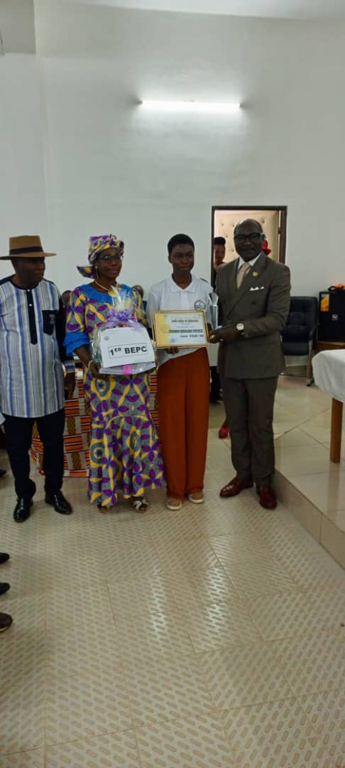 Dabou/ Prix d'excellence Essis Emmanuel/ Les lauréats récompensés Dabou/ Prix d'excellence Essis Emmanuel/ Les lauréats récompensés