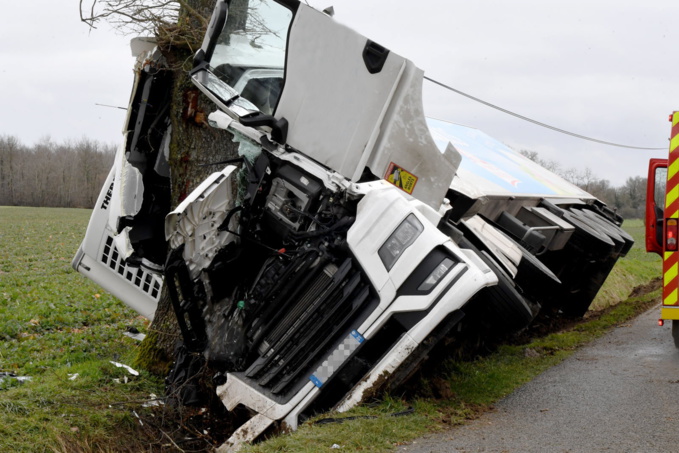 Accident de la route/ Un camion dérape et écrase 4 paysans