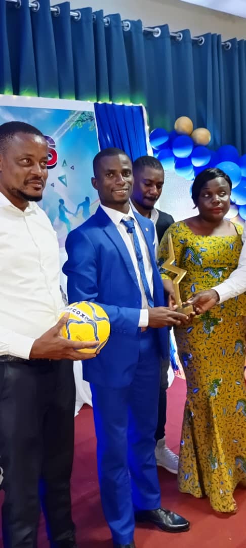 Koffi Ézéchiel ( en costume bleu), ballon d'or 2023 Koffi Ézéchiel ( en costume bleu), ballon d'or 2023