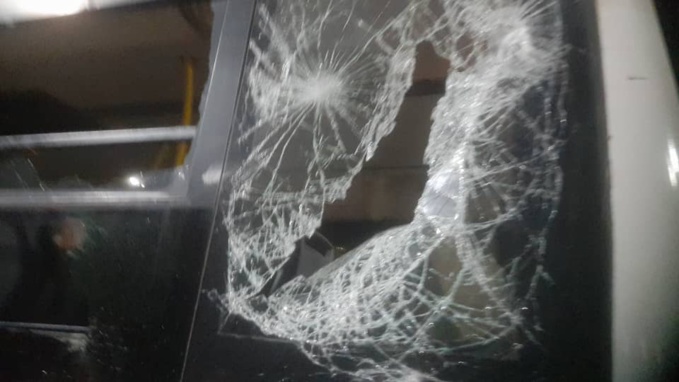 Après la défaite des Éléphants face à la Guinée équatoale (0-4) / L'habitation d'une présumée sorcière incendiée à Akradio. Après la défaite des Éléphants face à la Guinée équatoale (0-4) / L'habitation d'une présumée sorcière incendiée à Akradio.