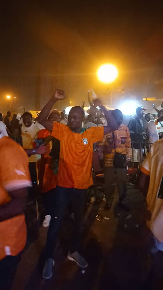 Les Éléphants héroïques devant le Sénégal. C'est le délire à Dabou