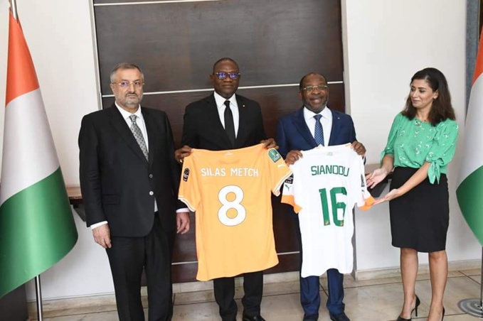 Can23/Le premier ministre Beugré Mambé reçoit le soutien d'une grande société Can23/Le premier ministre Beugré Mambé reçoit le soutien d'une grande société