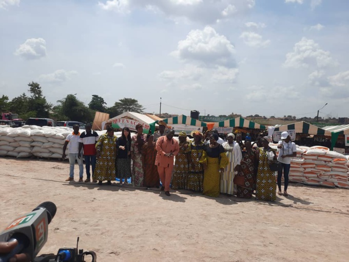 Sécurité alimentaire/ Le ministre Kobenan Adjoumani lance le programme alimentaire d'urgence. Sécurité alimentaire/ Le ministre Kobenan Adjoumani lance le programme alimentaire d'urgence.