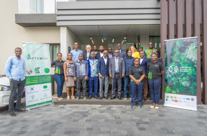 photo de famille au sortir des travaux photo de famille au sortir des travaux