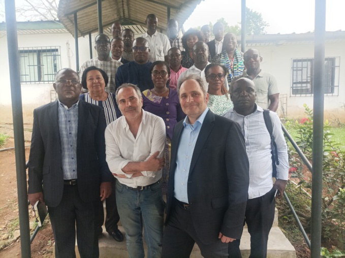 photo de famille des participants photo de famille des participants