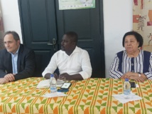 Le responsable de l'unité de Mycobactéries M. Bernd MERKL avec la Directrice de L'IPCI Mme Mireille Dosso Le responsable de l'unité de Mycobactéries M. Bernd MERKL avec la Directrice de L'IPCI Mme Mireille Dosso