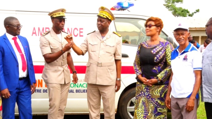 Gagnao/La Fondation Lonaci offre des ambulances médicalisées à deux village Gagnao/La Fondation Lonaci offre des ambulances médicalisées à deux village