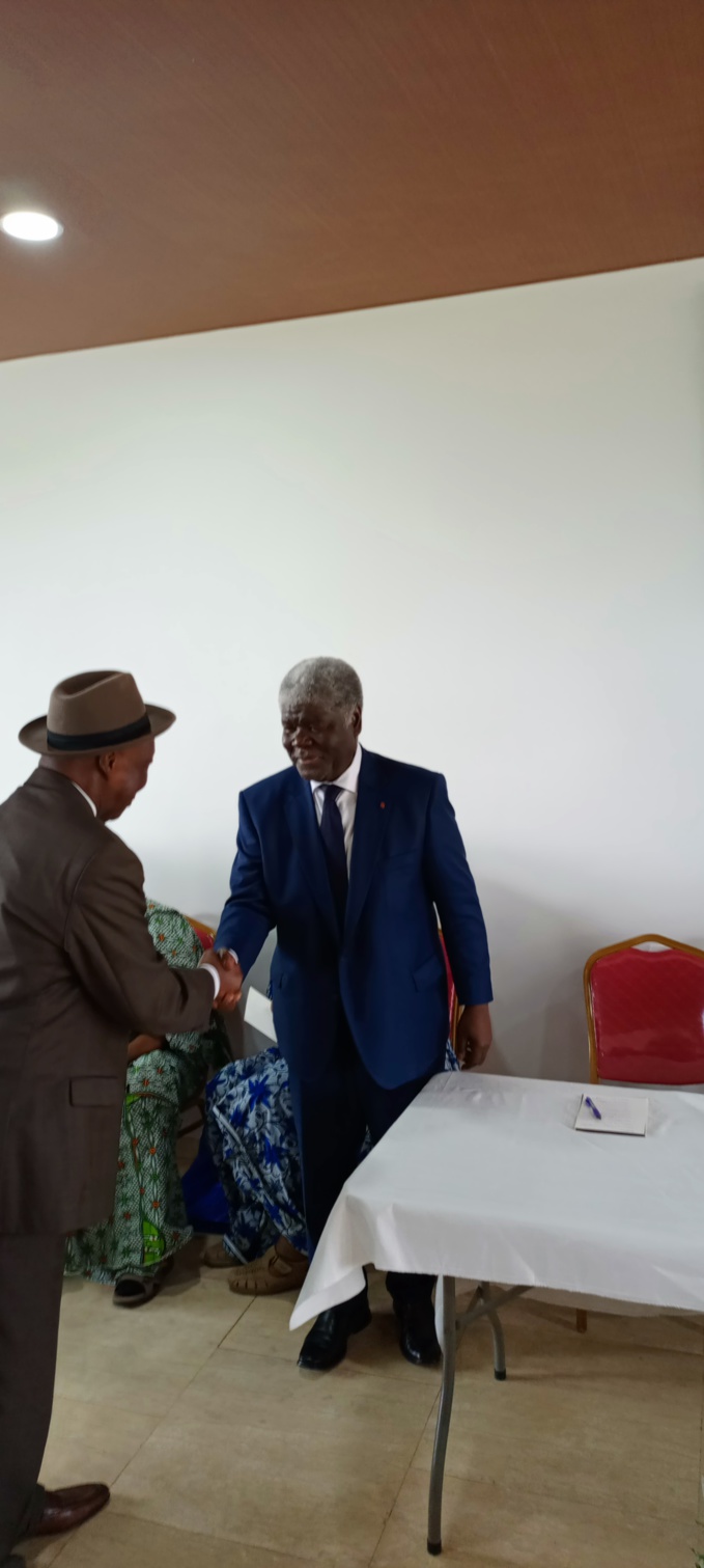 Journée d'hommage à Robert Beugré Mambé/ Les populations des Grands Ponts  envisagsent un plan Marshall avec Ouattara Journée d'hommage à Robert Beugré Mambé/ Les populations des Grands Ponts  envisagsent un plan Marshall avec Ouattara