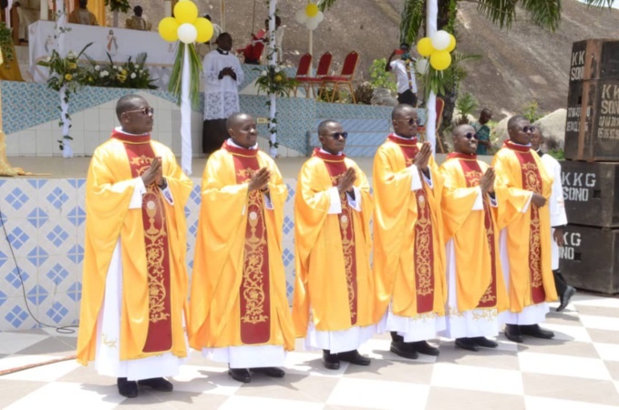 6 prêtres ordonnés à Raviart