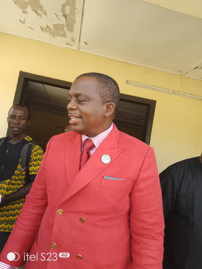 Le maire de Bangolo, Gah Roger mis aux arrêts/ Les vraies raisons de son arrêts.. Le maire de Bangolo, Gah Roger mis aux arrêts/ Les vraies raisons de son arrêts..