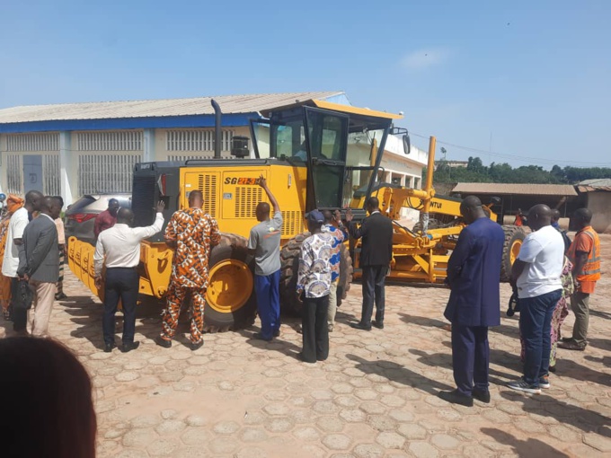 Gagnoa/ Une niveleuse et deux camions pour la mairie Gagnoa/ Une niveleuse et deux camions pour la mairie