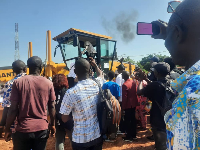 Gagnoa/ Une niveleuse et deux camions pour la mairie Gagnoa/ Une niveleuse et deux camions pour la mairie